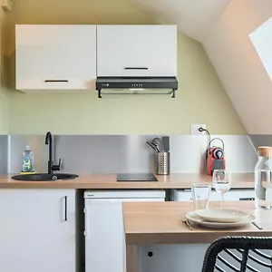 Old - Equipped And Bright ! Appartement